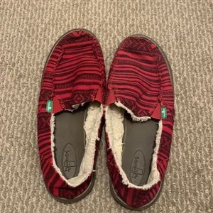 Sanuk red printed shoes